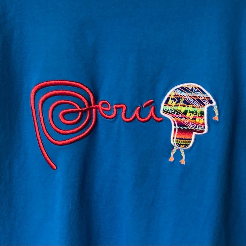 Nike embroidered Perú souvenir shirt sleeve shirt